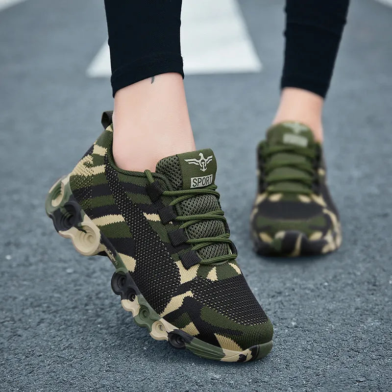 Camouflage ultralight mesh running shoes with low-top design and rubber sole