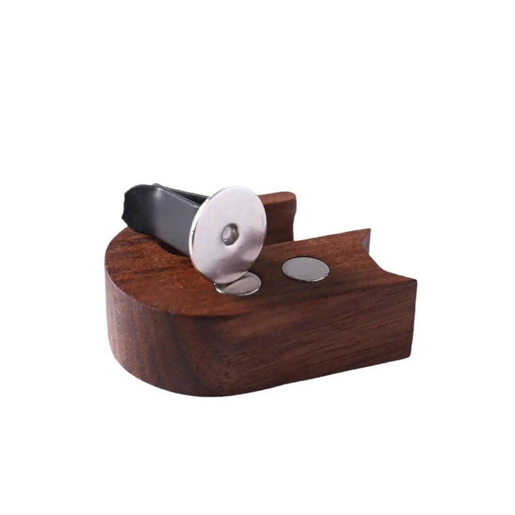 Wooden car vent decorative vase with clip, beech wood cat-shaped design on air vent