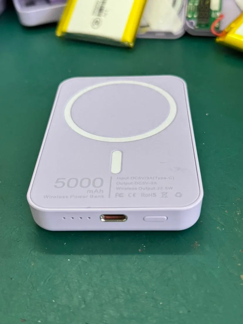 Magnetic wireless charger power bank in white with 5000mAh capacity and compact dimensions