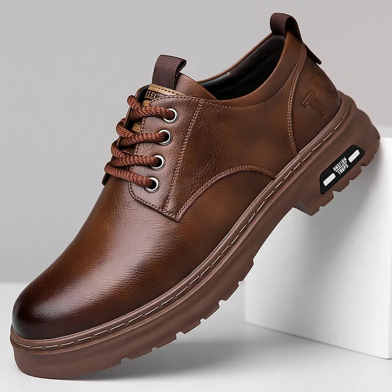 Men's retro outdoor casual shoes in black artificial PU leather with round toe and flat square heel