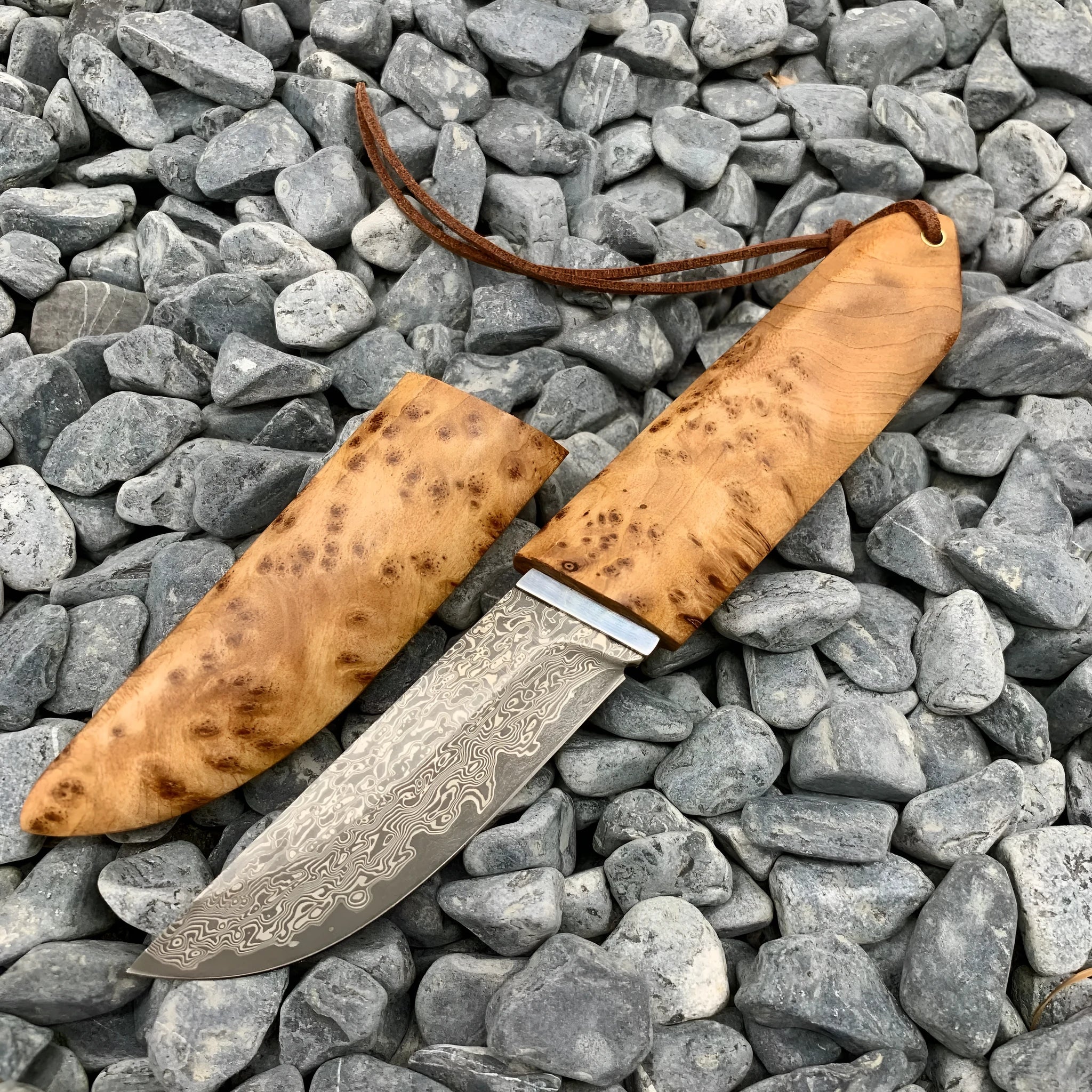 White Shadow Damascus pattern steel short knife with Thuja wood handle for outdoor camping