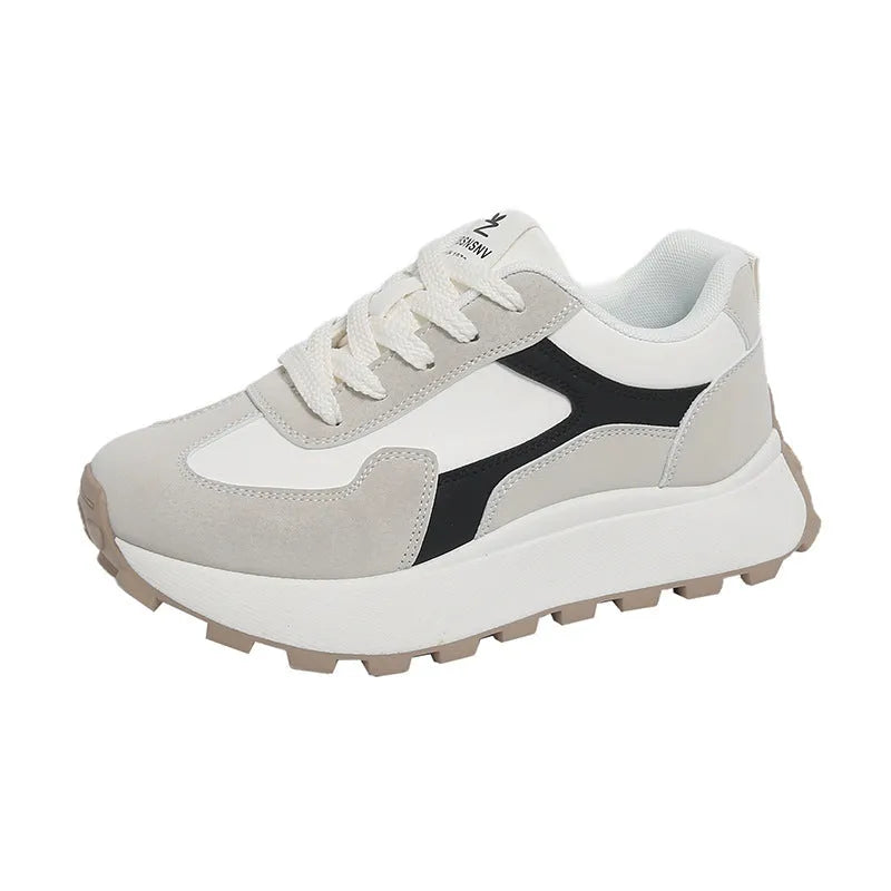 Women's low-top platform sports shoes in card black with front lace-up and flat rubber sole.