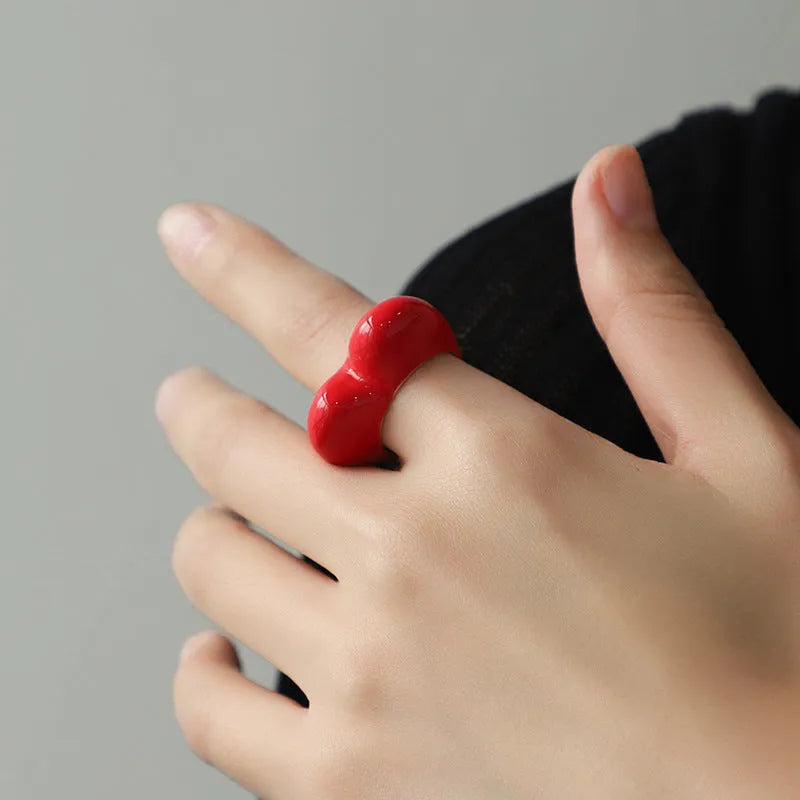 Three-dimensional enamel heart ring in black, pink, purple or red colours with zinc alloy construction