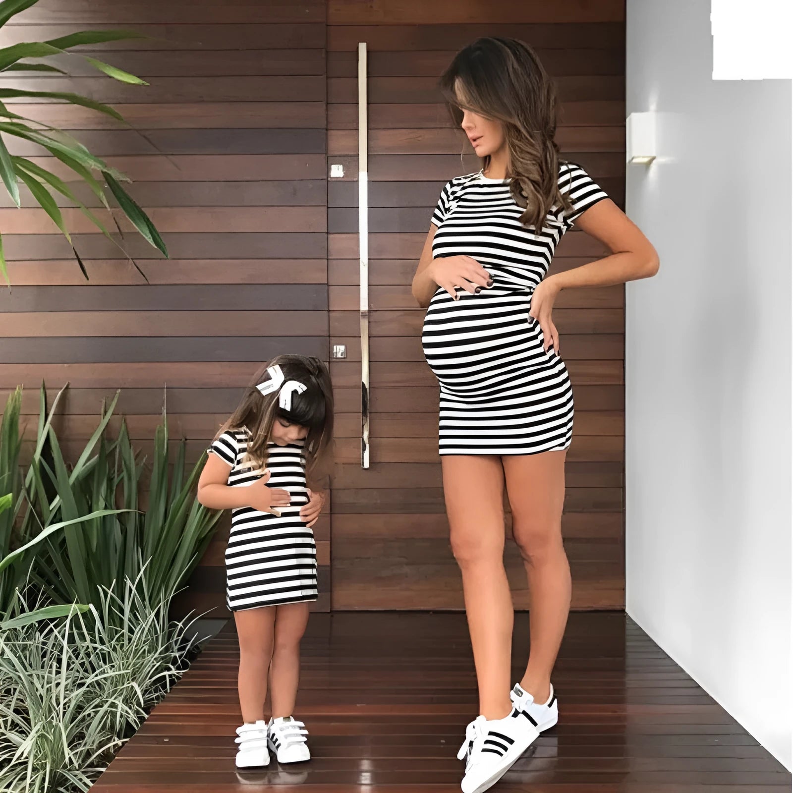 Striped cotton blended parent-child dress in stripe colour with soft treatment fabric for matching family outfits