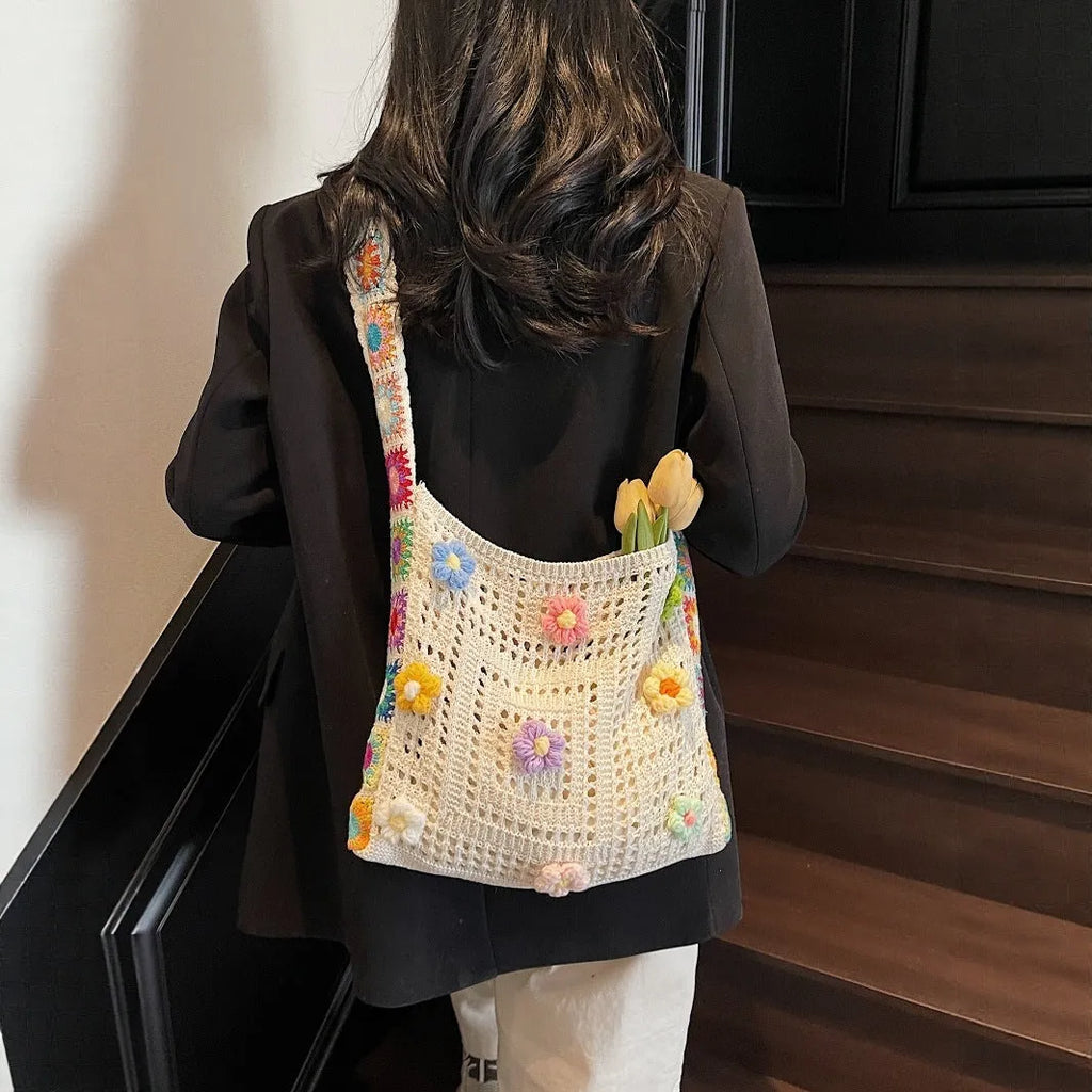 Women's woven beach shoulder bag in polyester with hollow knitted construction and single strap