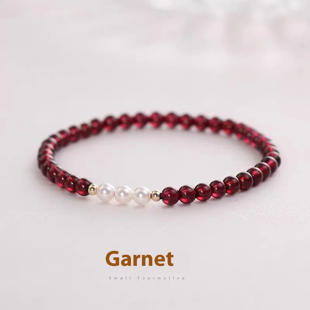 Women's garnet and artificial pearl bracelet with crystal details and adjustable clasp