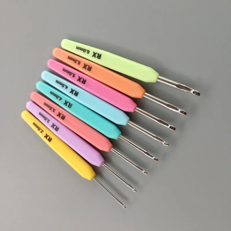 Set of 16 crochet hooks with two handle types in a grey PU fabric storage bag.