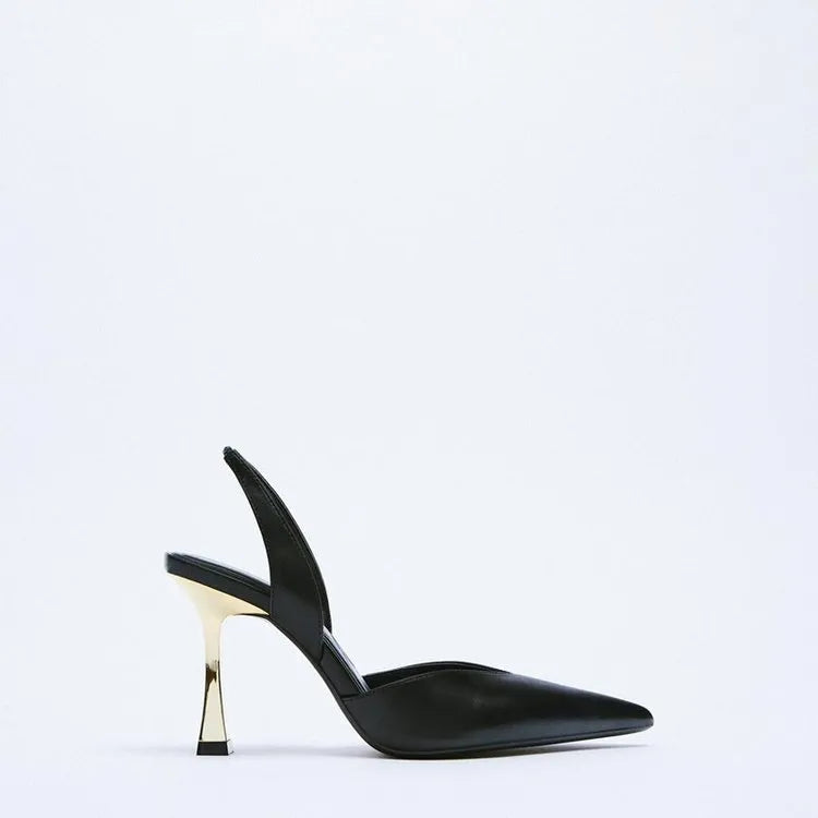 Women's pointed-toe patent leather high heels in nude colour with a shallow-cut vamp.