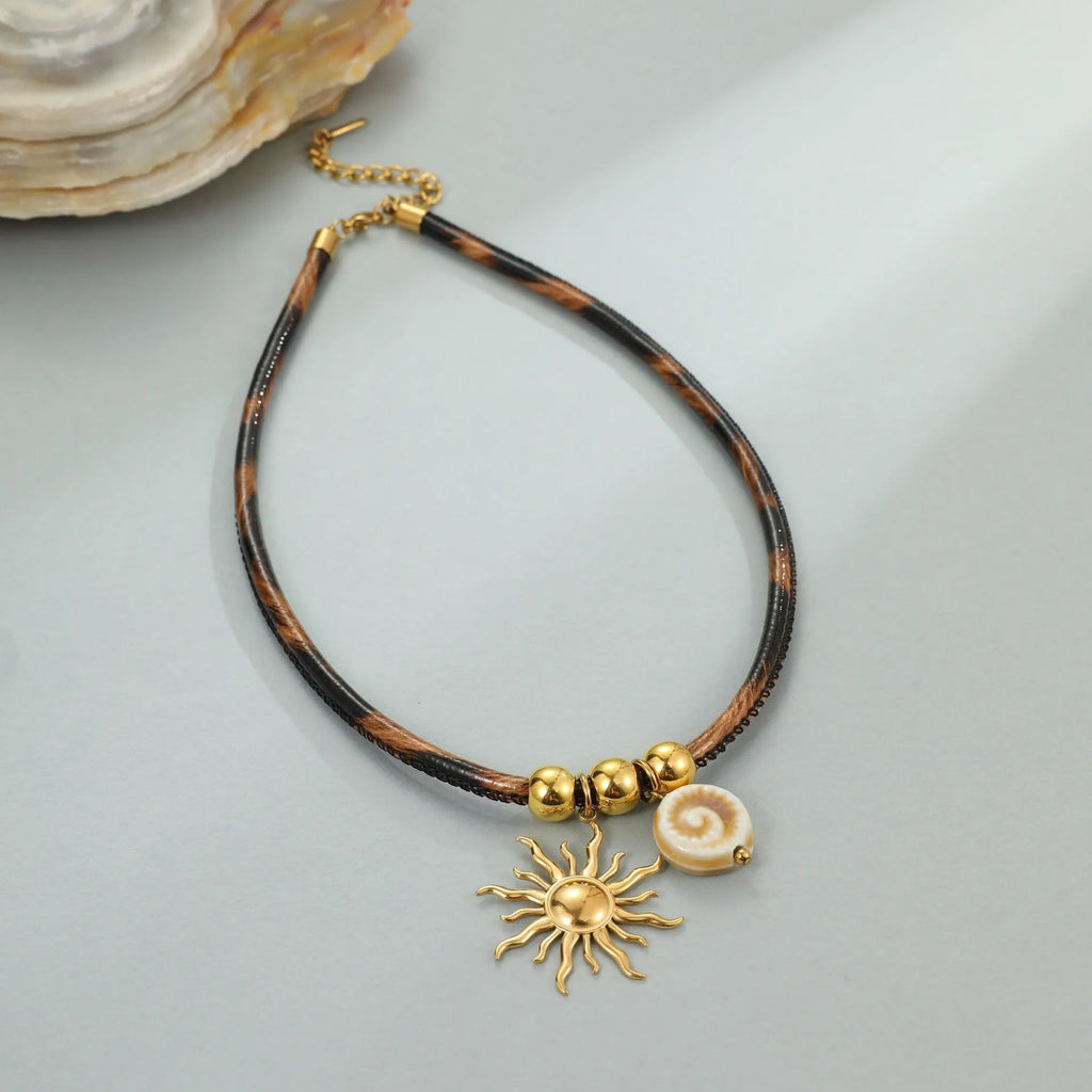 Leopard pattern electroplated stainless steel women's necklace with geometric pendant on adjustable chain