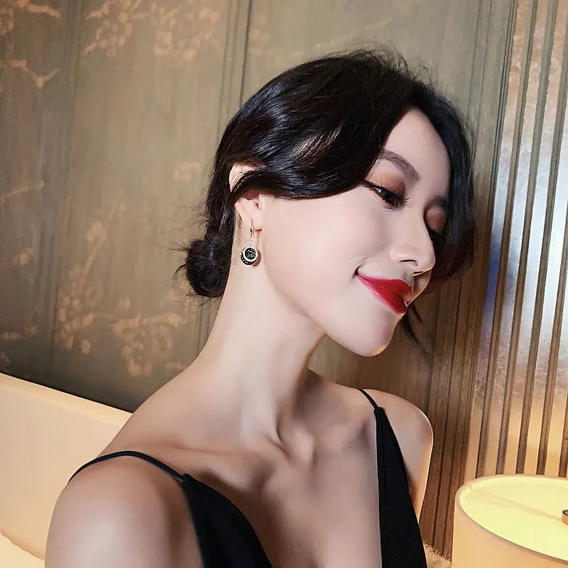 Black geometric alloy hoop earrings with 3.6cm round piece design