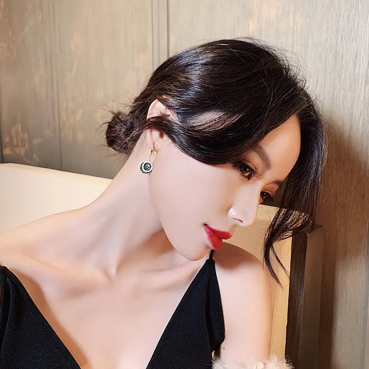Black geometric alloy hoop earrings with 3.6cm round piece design