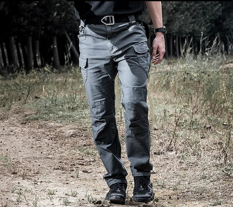 Men's tactical cargo trousers in IX7 ash colour, multi-pocket straight-leg design