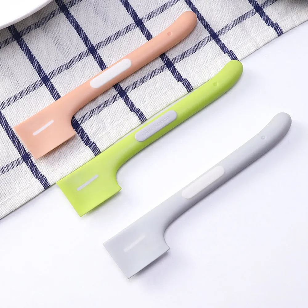 Green long-handled pet food spoon for canned wet food with right-angle design