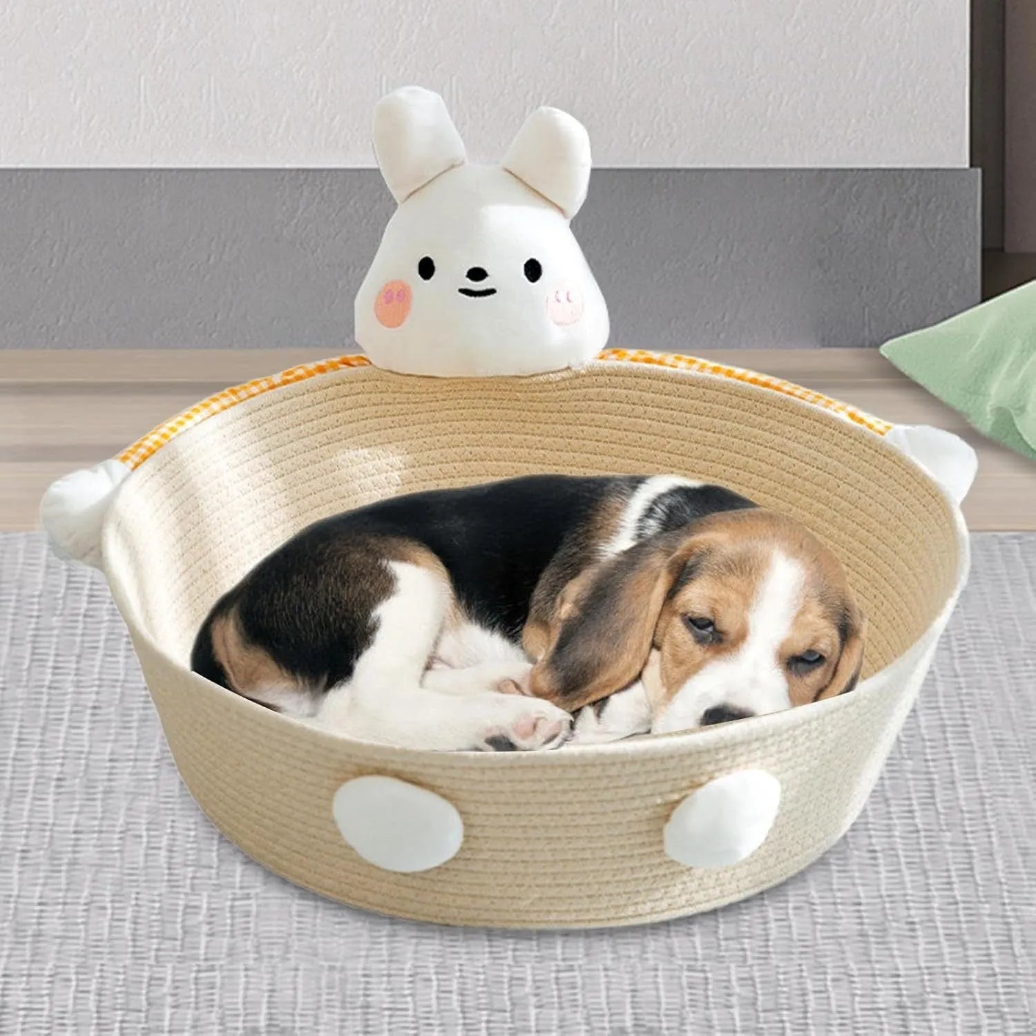 Woven cotton rope cat bed basket with scratching pad, featuring a bear design.