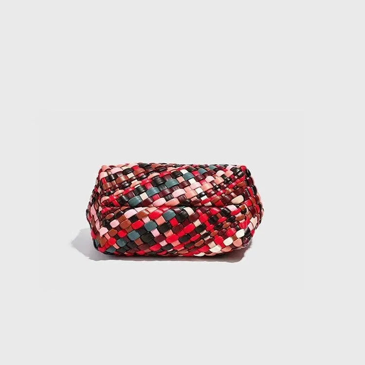 Women's woven shoulder bag in PU leather with handmade texture measuring 18x11x14cm