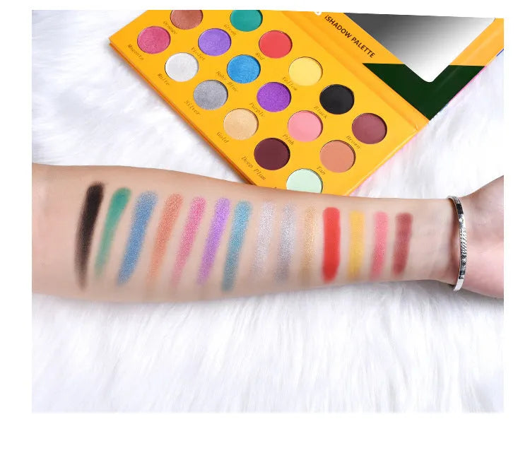 18 colour eyeshadow palette with matte and shimmer finishes in a compact case