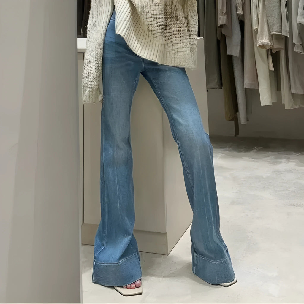 Loose fit high waist flared jeans in blue denim with urban style design
