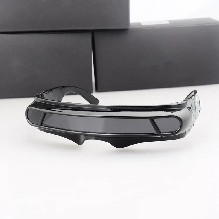 Black polarised sports sunglasses with a full rim PC frame and mirrored lenses.