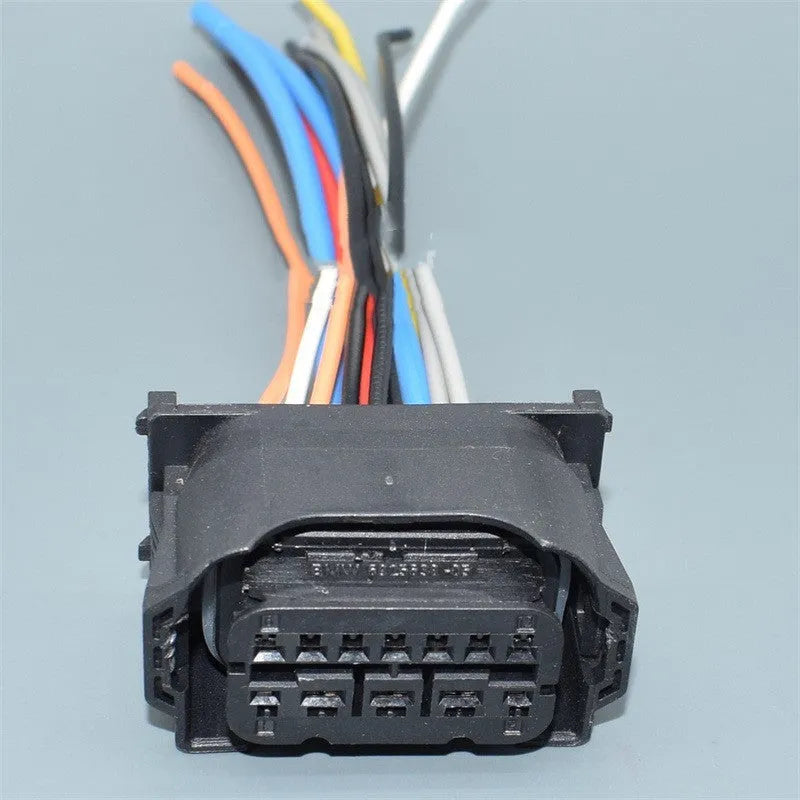 Black BMW headlight electrical connector plug for X1 E90 E92 models, part number DJ7121W-1.5 2.8-21
