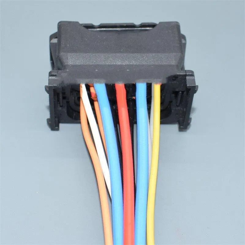 Black BMW headlight electrical connector plug for X1 E90 E92 models, part number DJ7121W-1.5 2.8-21