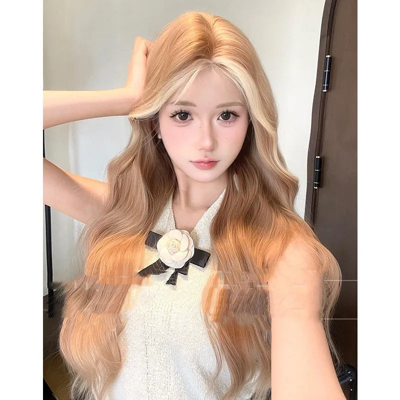 Lace front synthetic wig with long curly hair in American highlight gold colour
