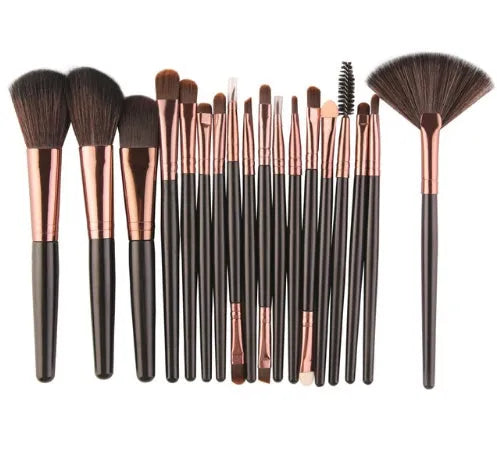 Open MAANGE 18-piece makeup set showing brushes, fan tools, eyeshadow palettes in a flat case.