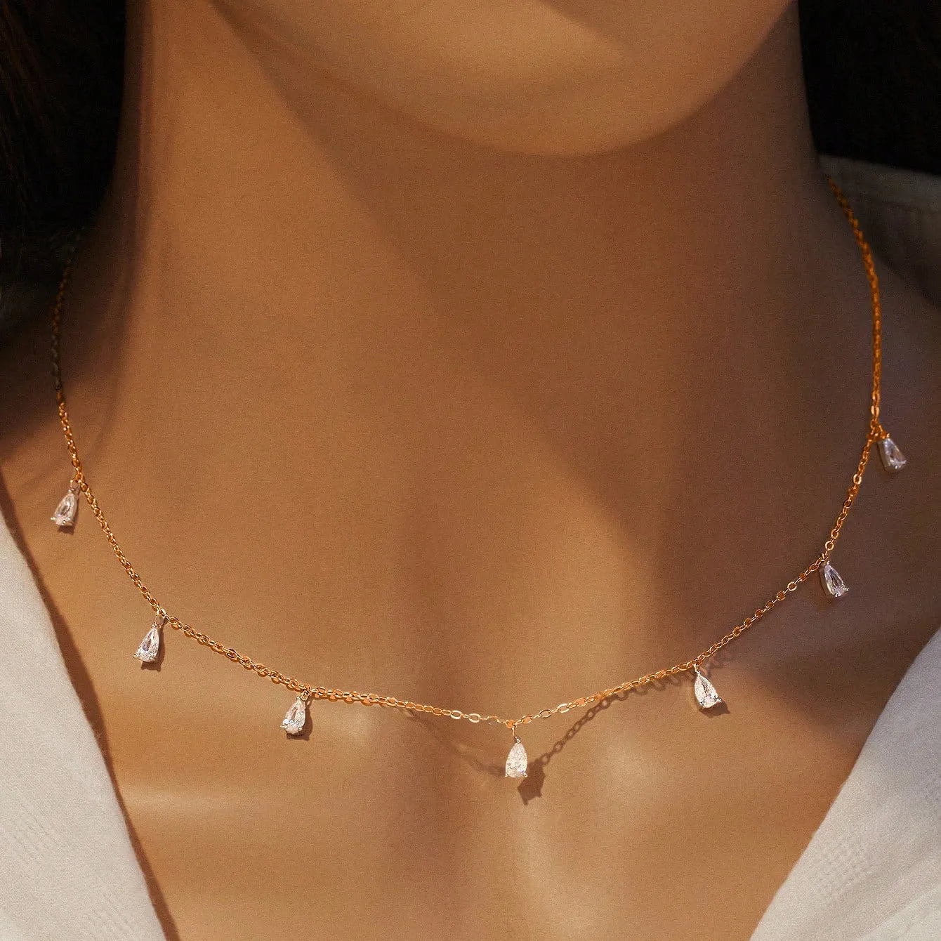 Gentle drop-shaped artificial zircon pendant on a silver O-chain necklace for women.