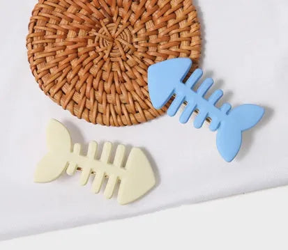 Minimalist fishbone pattern hair barrette with duckbill clip in neutral candy colour