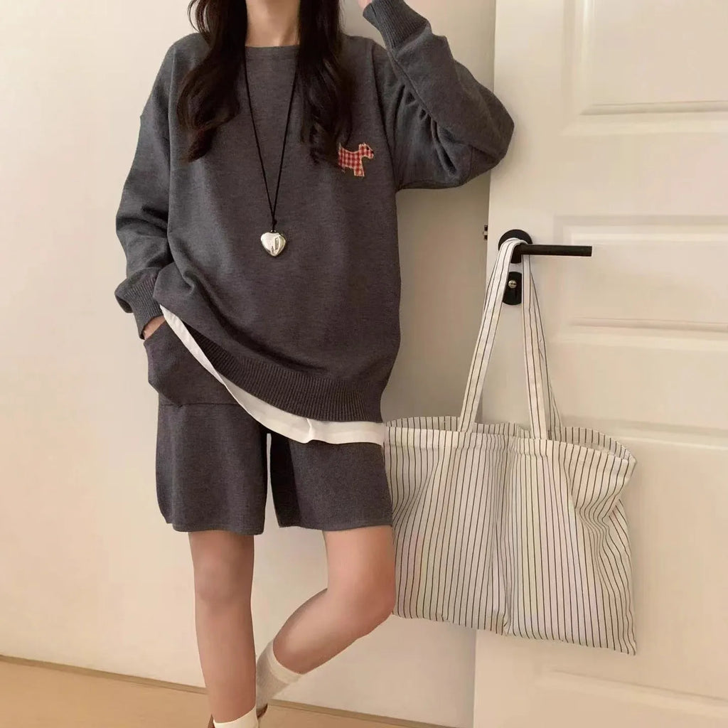 Casual knitted sweater and shorts suit with animal embroidery in imitation cashmere fabric