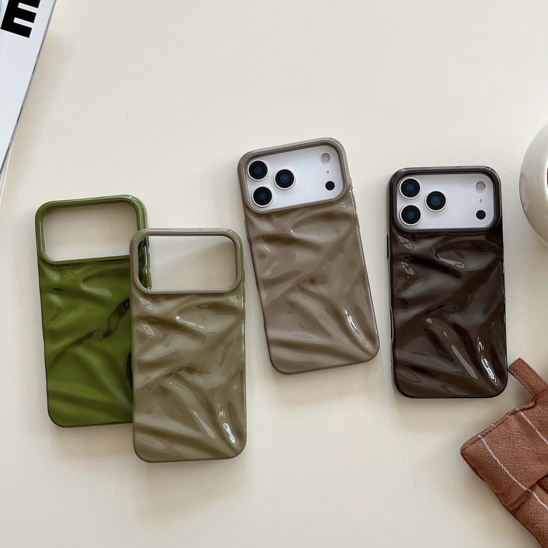 Three-dimensional pleated pattern TPU phone case in green for iPhone, anti-fall and anti-fingerprint