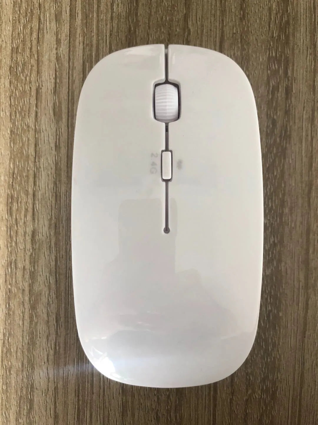 Wireless Bluetooth dual mode mouse in white with four-way roller and 1200 DPI