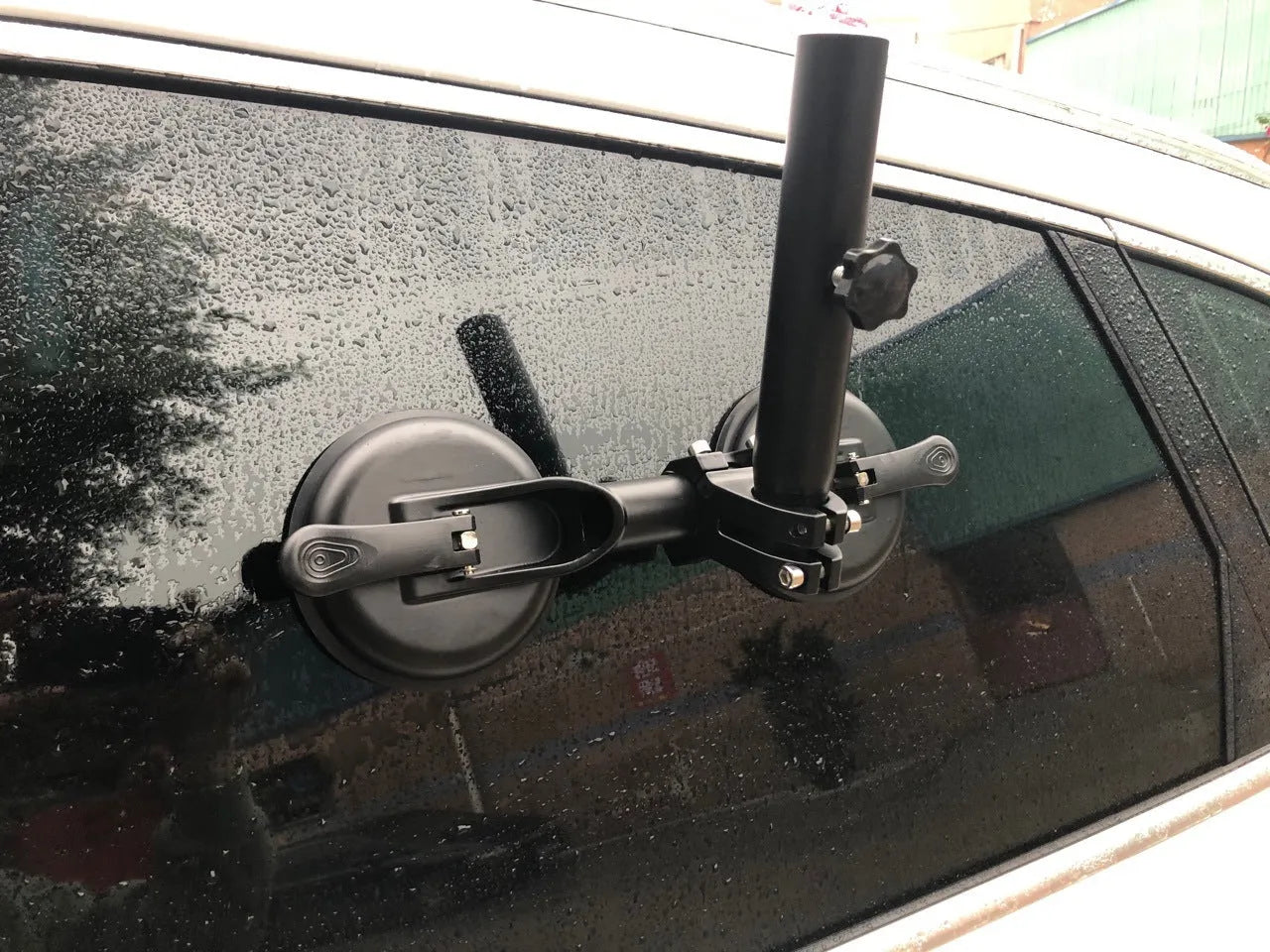 Black off-road car windscreen sucker base with a round glass suction cup and heavy rubber disc.