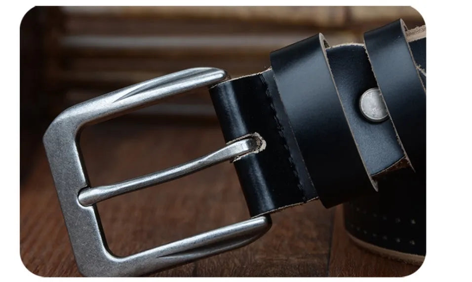 Men's leather belt in black with square alloy buckle on a dark background