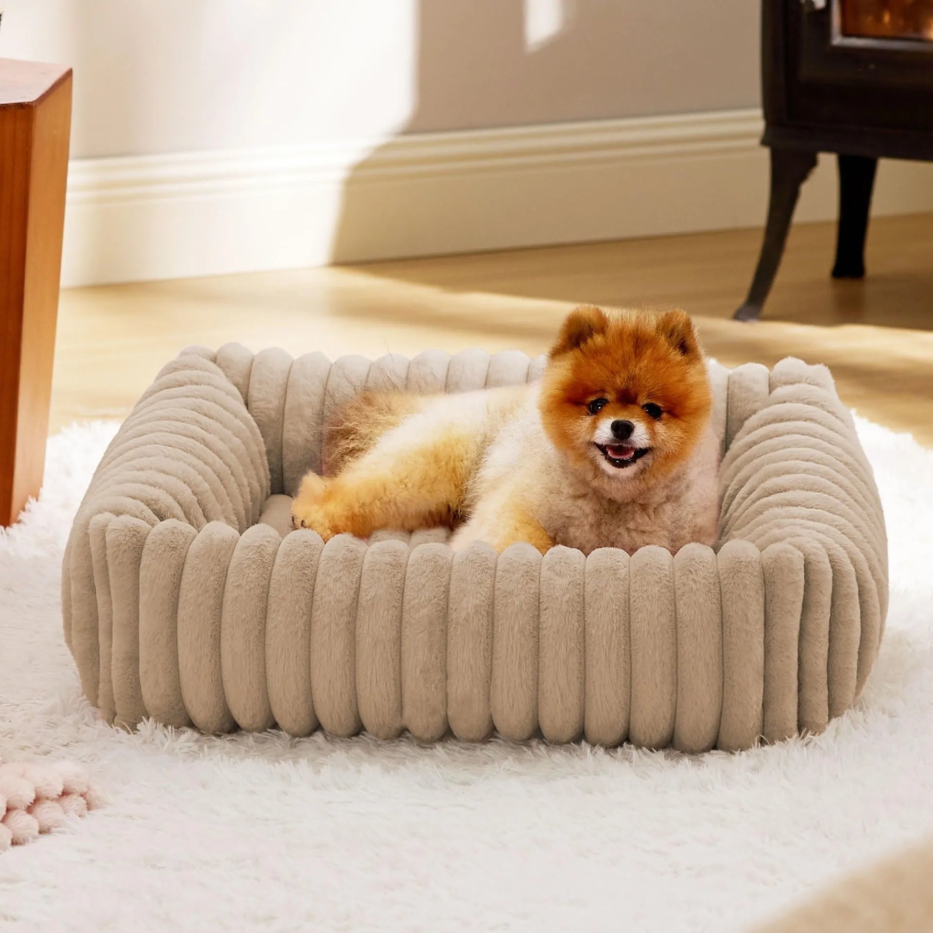 Soft faux fur pet bed for dogs and cats with removable cover in beige colour