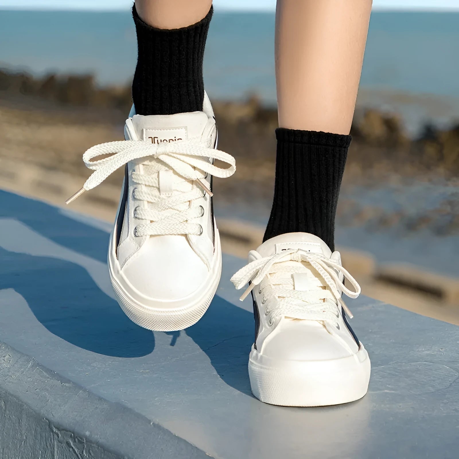 Women's low-top lace-up board shoes in blue, white black, black and white, and yellow black colour options