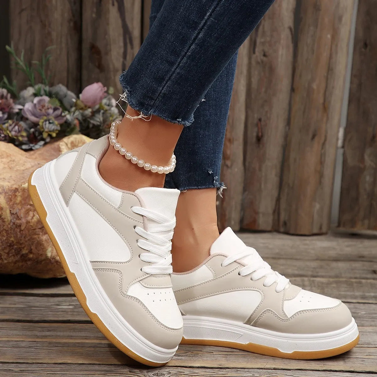 Women's khaki Korean-style thick-soled casual sneakers with PU patent leather upper and cross-strap design