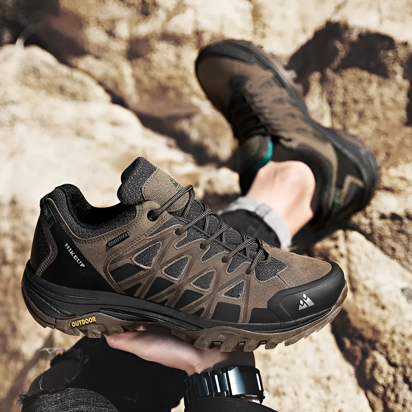 Men's round-toe climbing shoes in synthetic leather with low heel, shown in khaki colour
