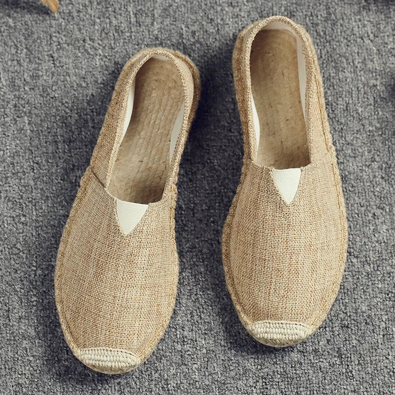 Men's canvas casual shoes in solid colours with round toe design