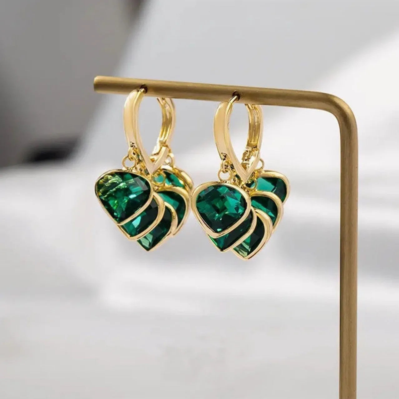 Green heart-shaped Korean style clip earrings with dancing pendant and artificial gemstones