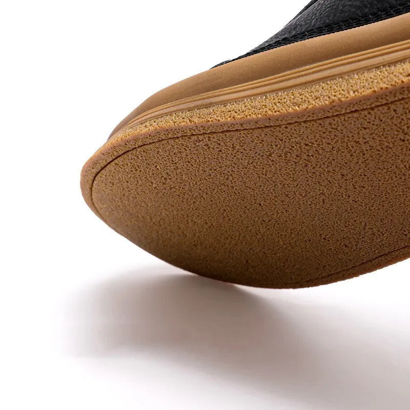 Men's black leather casual trainers with white rubber soles and laces on a white background.