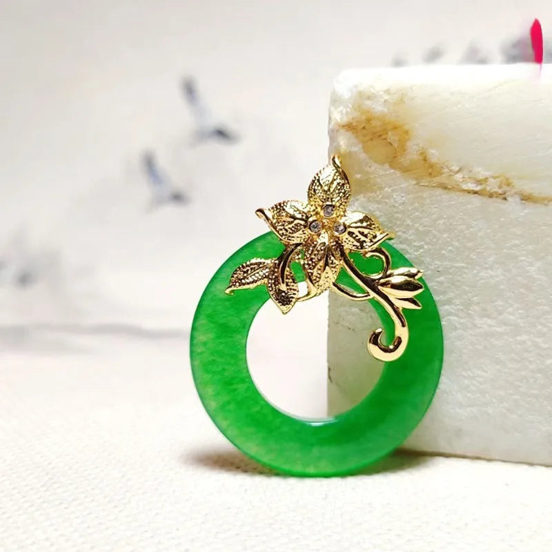 Emerald inlaid quartz rock jade pendant necklace in modern simplicity style with gold or silver finish options