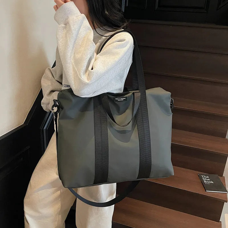 Lightweight business travel tote bag with 20-35L capacity in Oxford cloth
