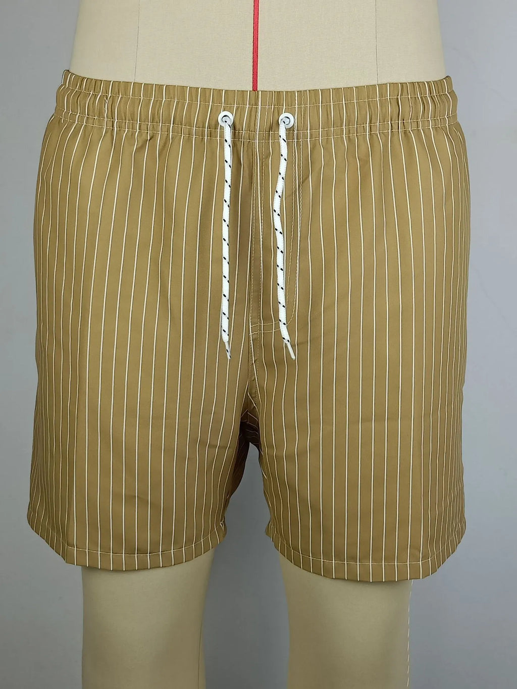 Polyester fibre beach shorts with striped triangle lining in straight leg design