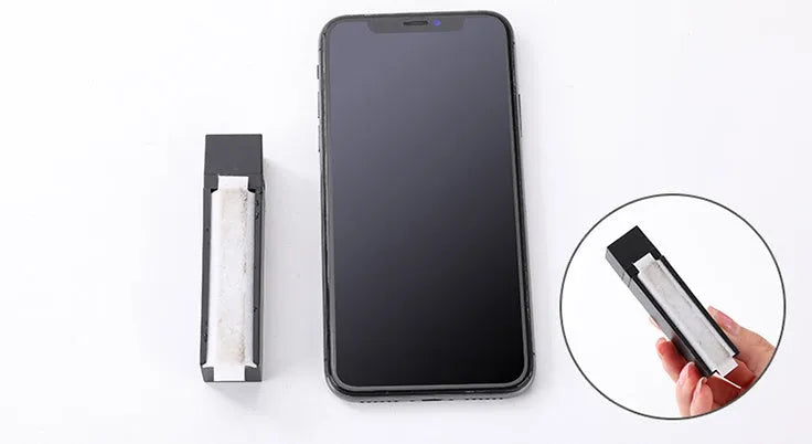 Black pack of 40 disposable screen cleaner wet wipes for mobile phones and tablets.