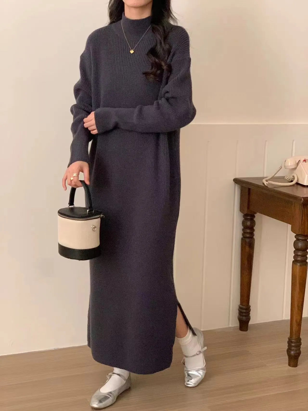 Women's high waist knitted dress in acrylic, long sleeve, mid-length skirt in graphite colour.