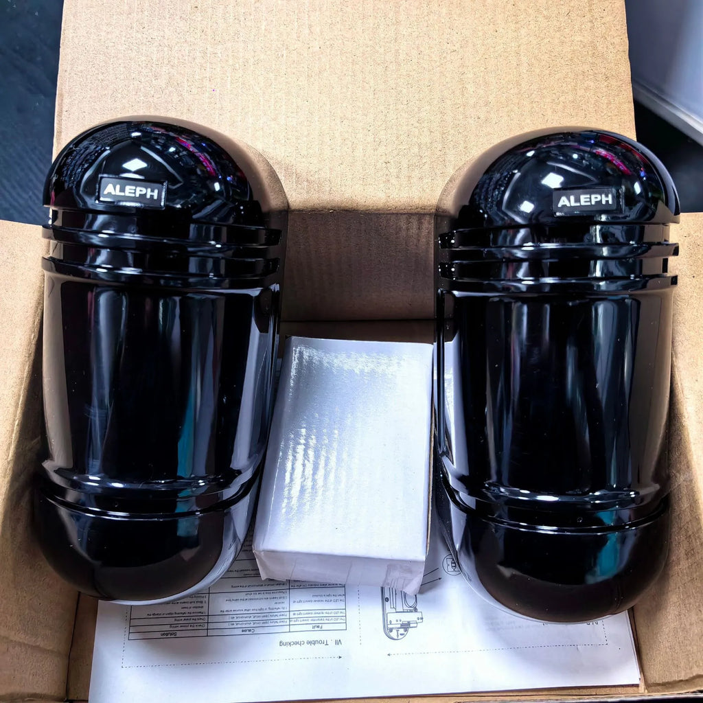 Black two-beam infrared anti-theft detector with wired connections for 150 metre security coverage