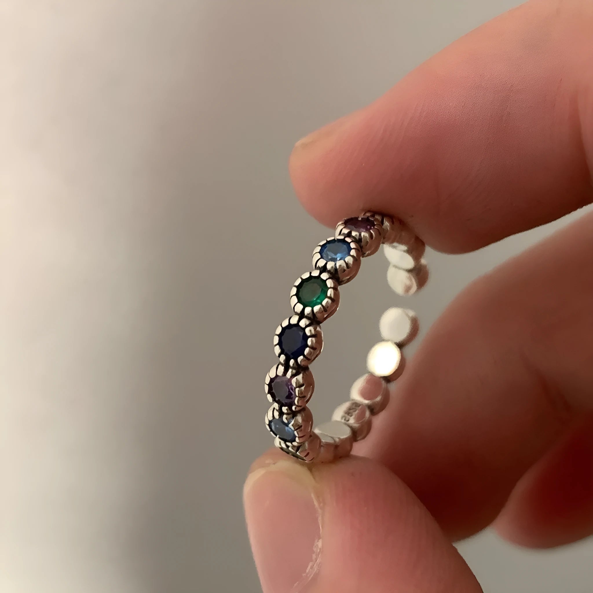 Women's adjustable ring with round zircon in retro silver geometric design