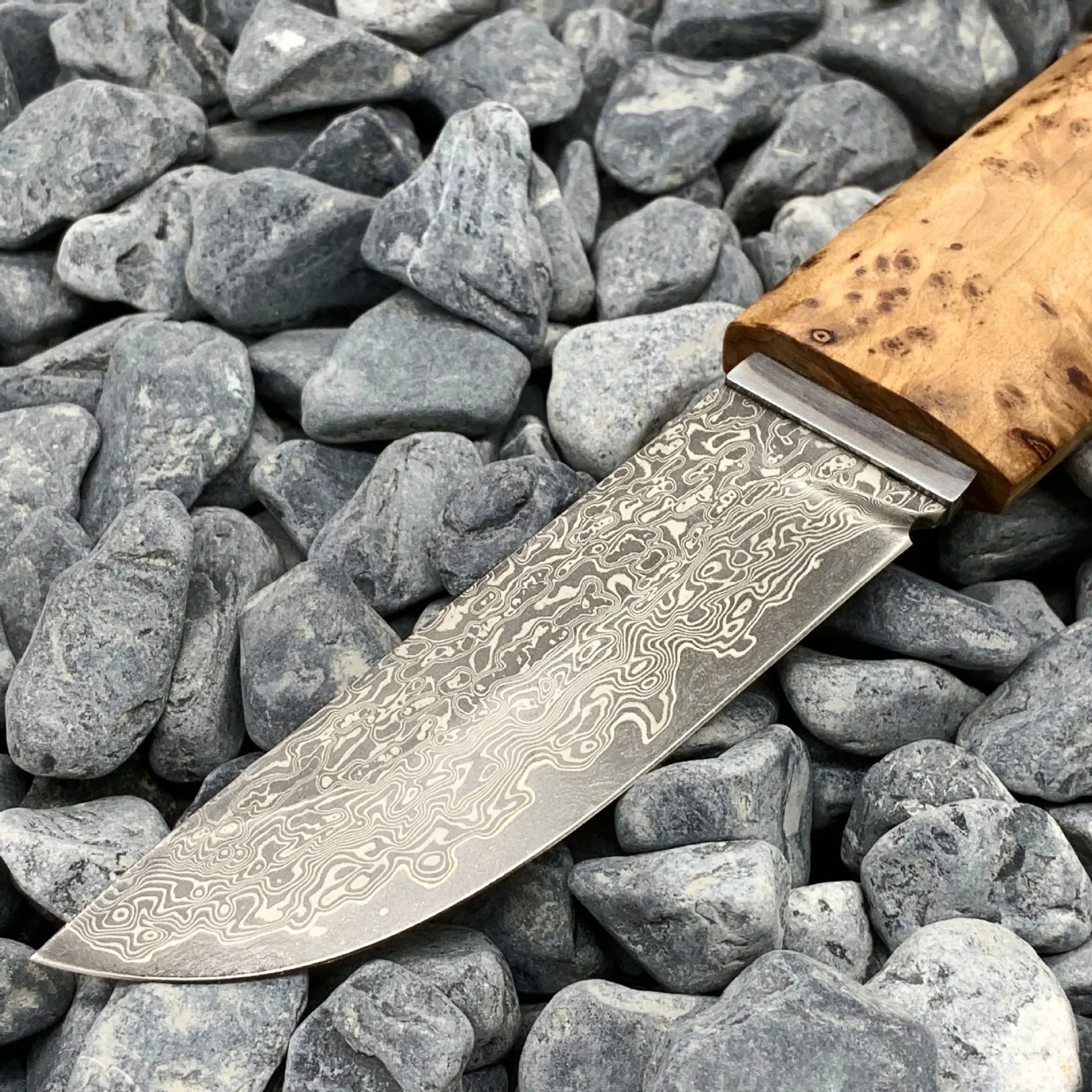 White Shadow Damascus pattern steel short knife with Thuja wood handle for outdoor camping