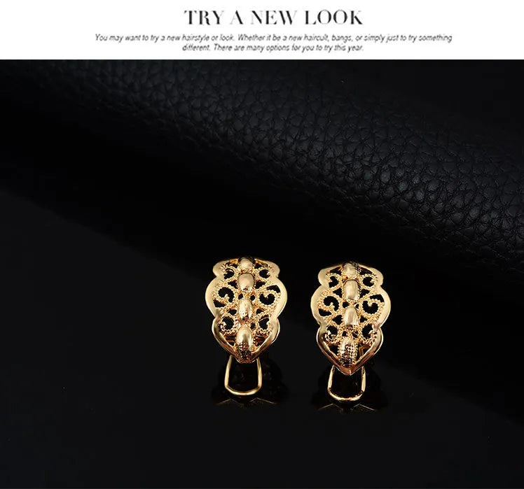 Gold alloy necklace and earrings set with diamond-cut round bead chain and pendant