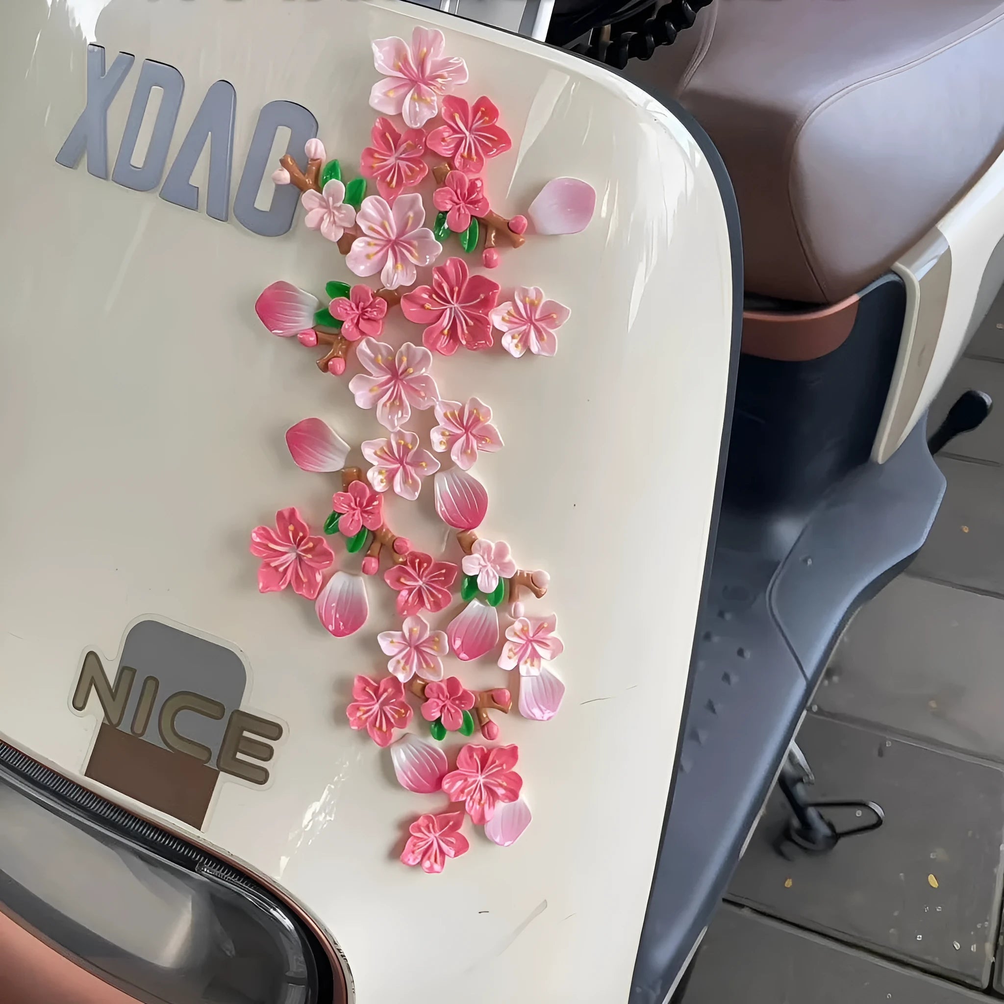 3D resin cherry blossom bumper sticker with peach blossom figure pattern, 8.2cm size, traceless glue backing